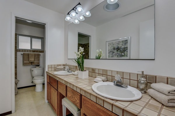 1417 Brookmill Rd Los Altos CA-large-031-25-Hall Bathroom-1500x1000-72dpi